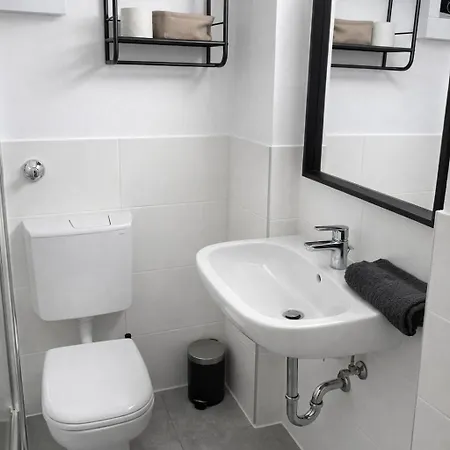 Sap13 - Fitter's In Apartment *